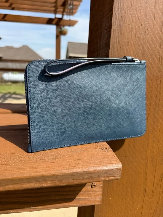 NWOT Kate Spade navy blue leather wristlet with cream trim Colorblock - Picture 5 of 10